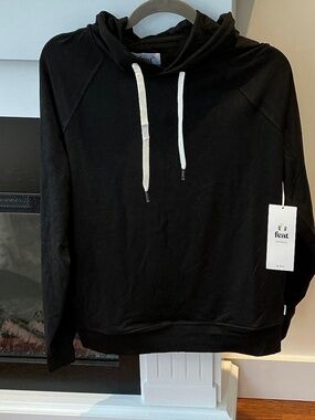 NWT FEAT Warm Blanket Blend Move Hoodie Women’s Size Small  Black